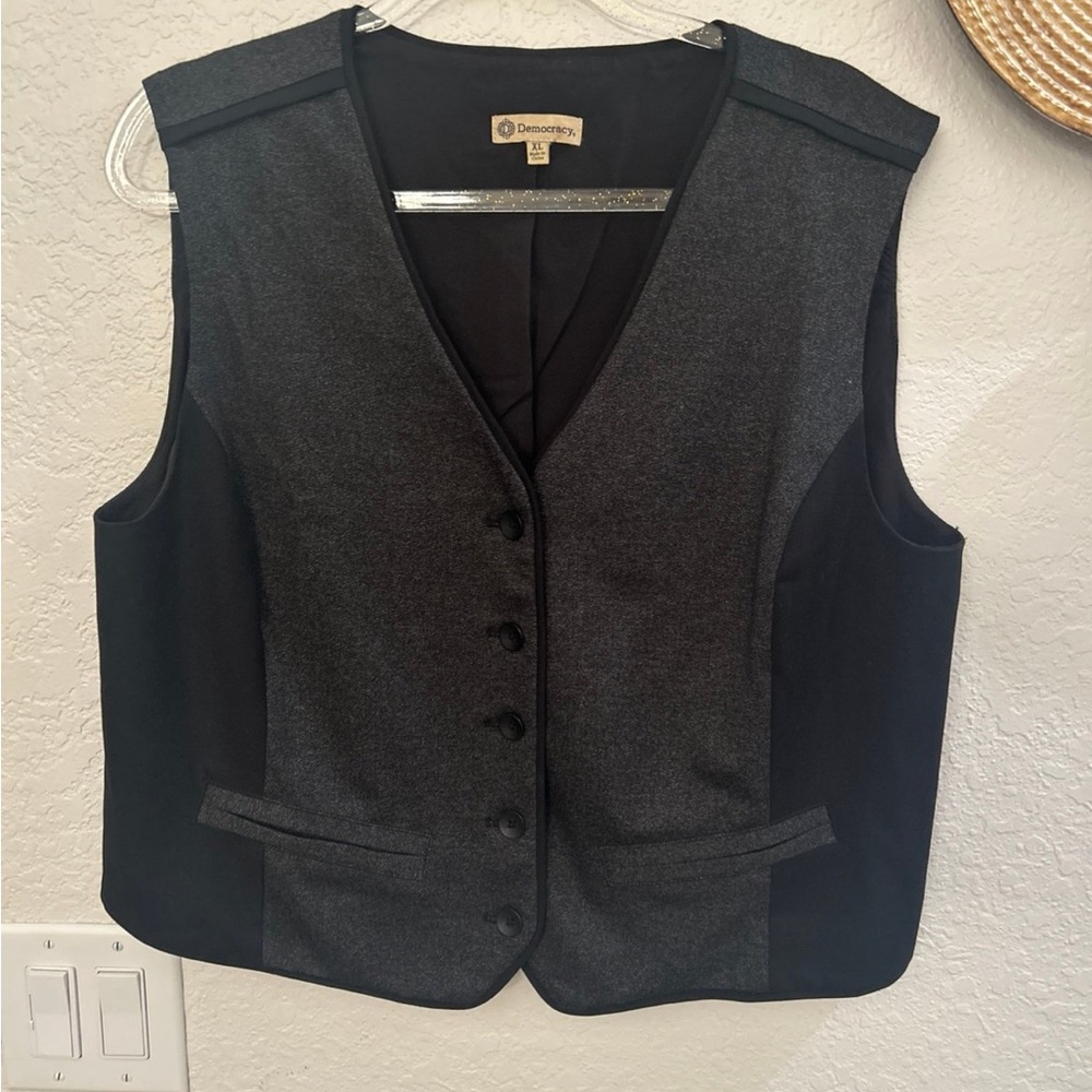 Democracy brand women's vest‎ gray and black size XL